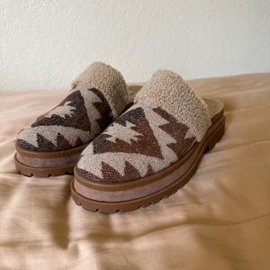 💋Jessica Simpson clogs worn once like new  SIZE 10